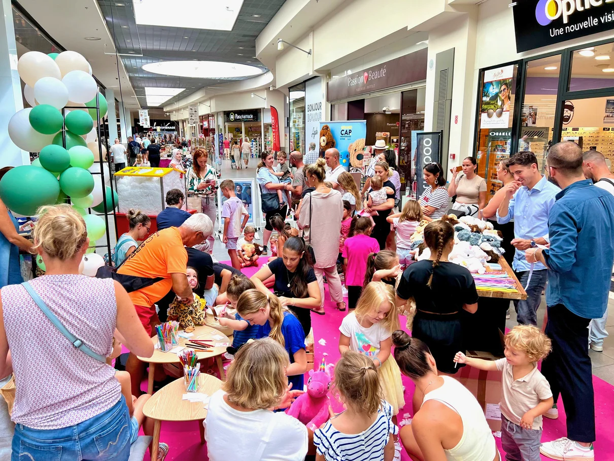 Parents et enfants réunis lors d’un atelier